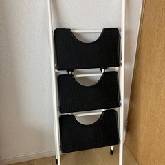 イーサプライ 脚立 折りたたみ 3段 ステップスツール 耐荷重160㎏ スチール製 重量5.3kg ブラック EEX-KYA3の画像
