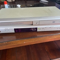 DVDプレイヤー　一体型ビデオ