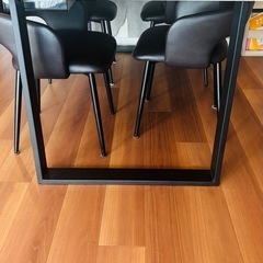 ダイニングテーブルと椅子6脚(最大)の画像