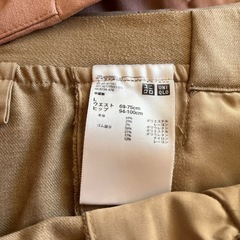 [UNIQLO]アンクルパンツ３本セット＋長袖カットソーの画像