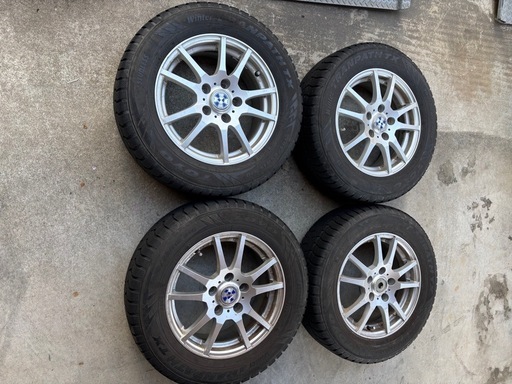 スタッドレスタイヤ　TOYOタイヤ　トランパス　 195 65 R15 ノアヴォクシー、ステップワゴン等