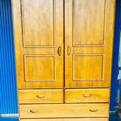 木製の戸棚2つ