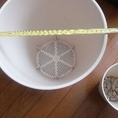 アイリスオーヤマ植木鉢。未使用と美品全7個差し上げますの画像