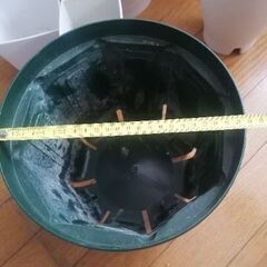 アイリスオーヤマ植木鉢。未使用と美品全7個差し上げますの画像