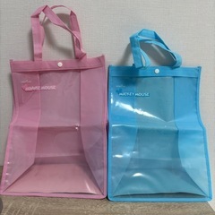 ミッキーとミニーのぬいぐるみセット+専用のバッグ2枚の画像