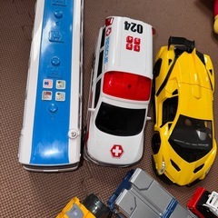 車 働く車 救急車　バス スポーツカー 消防車 トラクター