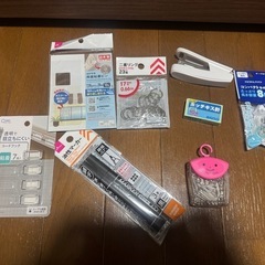 文房具　まとめ売り　クリップ　ホチキス　油性ペン　他