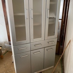 食器棚、早い者勝ち！引き取り可能な方！の画像