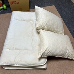 羽毛の枕と敷布団