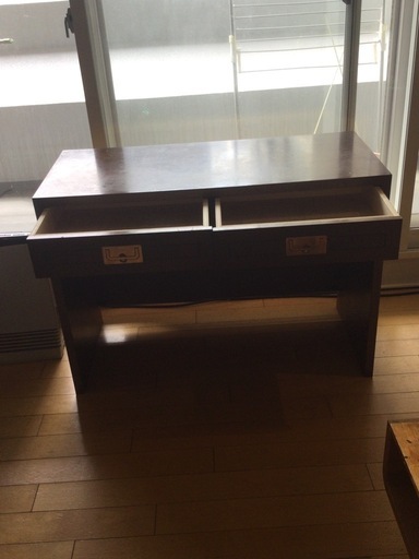 カリモク　天然木　ドマーニ　デスクを