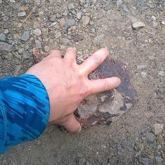水晶つき岩の欠片の画像
