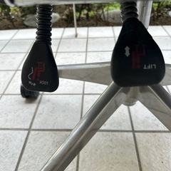 デスクワーク用の椅子の画像
