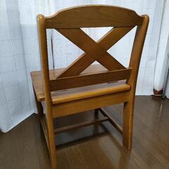小物入れ付きダイニング椅子の画像