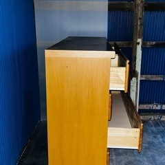 木製の戸棚の画像