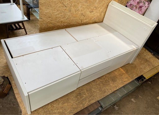 ニトリ　シングルベッドフレーム　収納付き　ホワイト