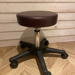【美品】2025年購入⭐︎上下可能！レザー回転イスの画像