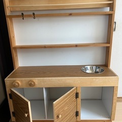 木製シンク付き子供用キッチンの画像