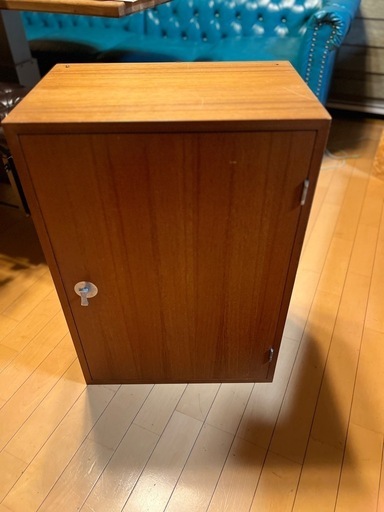 アンティーク無垢材　北欧家具扉付きシェルフmade in Denmark アンティーク無垢材 北欧家具シェルフ扉付きmade in Denmark