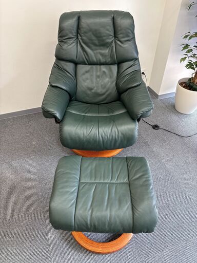 【美品・使用数回】北欧の高級家具EKORNESのリクライニングチェア　オットマン付き