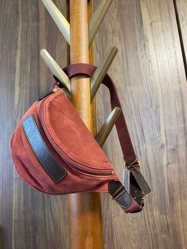 正規店　新品未使用　タグつき　フェリージ　ボディバッグ　スエード　ウエストバッグ　felisi