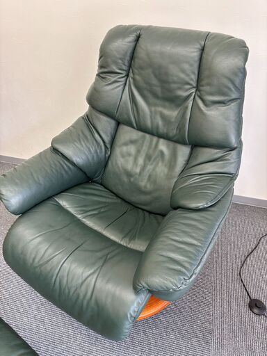 【美品・使用数回】北欧の高級家具EKORNESのリクライニングチェア　オットマン付き