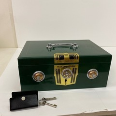 No.683中古昭和レトロ手提げ金庫　きれい