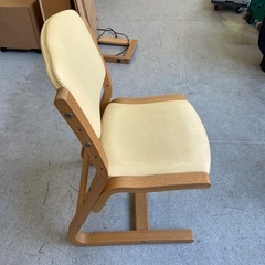 ☆値下げ☆K2504-286 配送不可 学習椅子  学習チェア クリーム色 キズ汚れ有りの画像