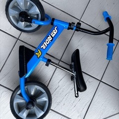 ストライダー差し上げます。三輪車用補助輪、ペダル、カジキリ付き　