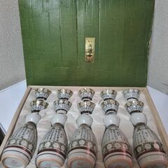未使用　九谷焼　酒器揃　徳利５本、お猪口１０個　上品で豪華な作りの画像