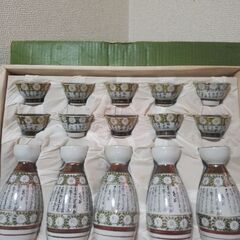 未使用　九谷焼　酒器揃　徳利５本、お猪口１０個　上品で豪華な作りの画像
