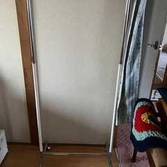 ハンガーラックの画像