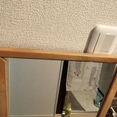 鏡　上部の枠　外れていますの画像