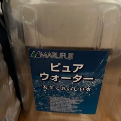 水の入れ物の画像