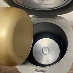 商談中　 KOM コンパクト炊飯器　3合炊き　HK-CRC03　2024年製　動作確認済みの画像