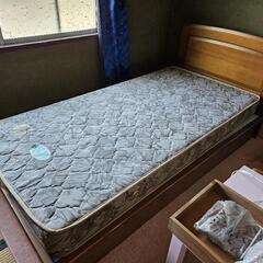 シングルベッド　受付中です。