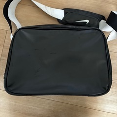 NIKE エナメルバックの画像