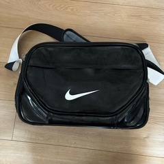 NIKE エナメルバック
