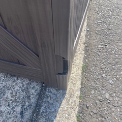 　Alebert 物置 収納庫 屋外 大型 454L 大容量 ベランダ収納 倉庫 ベランダストッカー 屋外収納 コンテナ 大型収納ボックス 室外収納 防水/耐久/耐熱 アウトドア収納 おしゃれ 幅132*奥行き61*高さ65cm (ブラウン) 
た 破損有り　新品 室外収納ケースの画像