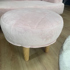 ピンク　カウチソファの画像