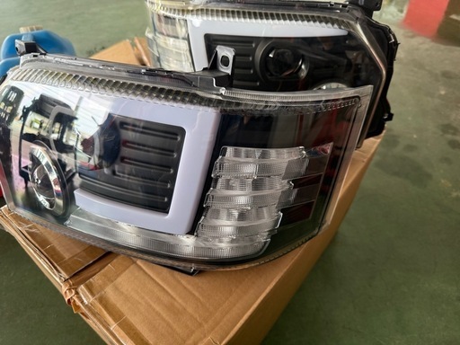 ハイエースLEDヘッドライト