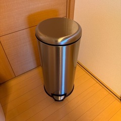 ペダル式ゴミ箱
