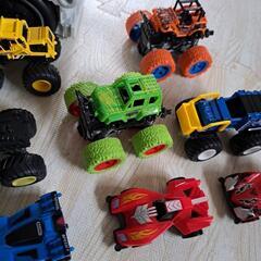 おもちゃ車セットの画像