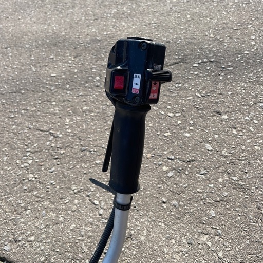 イセキ　草刈り機　草刈機　刈り払い機