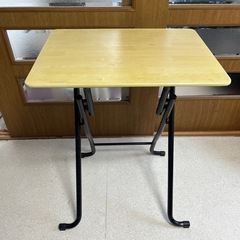 折り畳みテーブル&キャスター付イス&クッションの画像