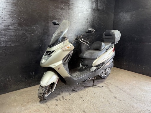 ★支払総額3.0万円★定休日なし！！いつでも現車確認可能です！！ SYM RV125 シルバー 激安小型！ 車格大きい125cc！ リアボックス付き！ 社外マフラー！