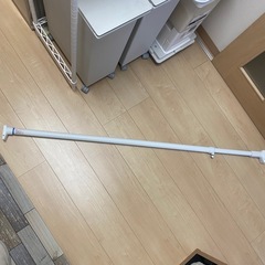 （決まりました)テーブルなど（突っ張り棒もお付けします）の画像