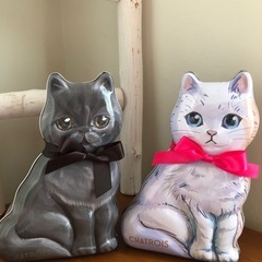 可愛い猫の缶　小物入れ
