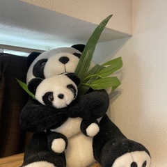 パンダの親子のぬいぐるみ