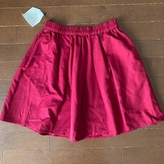 新品タグ付き　¥5489の品　　
E hyphen world gallery　タックフレアースカートの画像