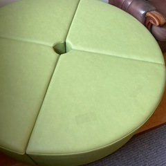 円形ソファの画像